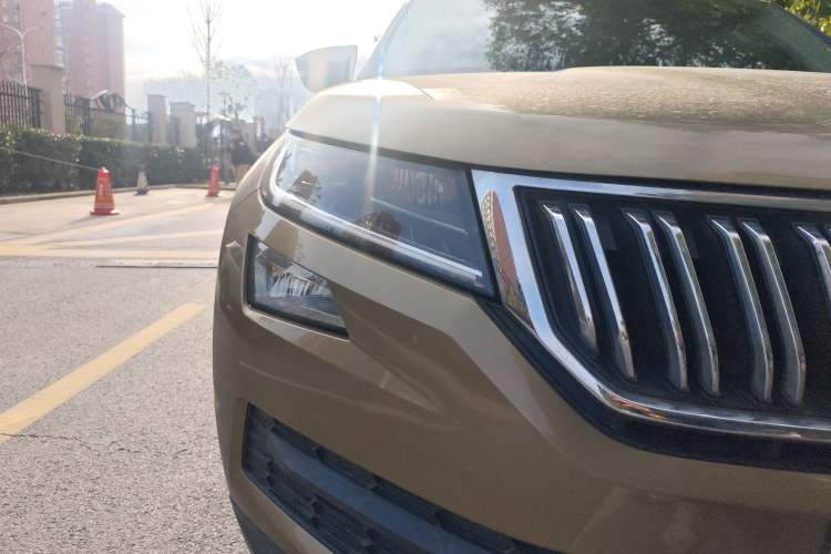 Used Skoda Kodiaq 2017 TSI330 7-Seater Two-Wheel-Drive Luxury Edition Right Front Headlight