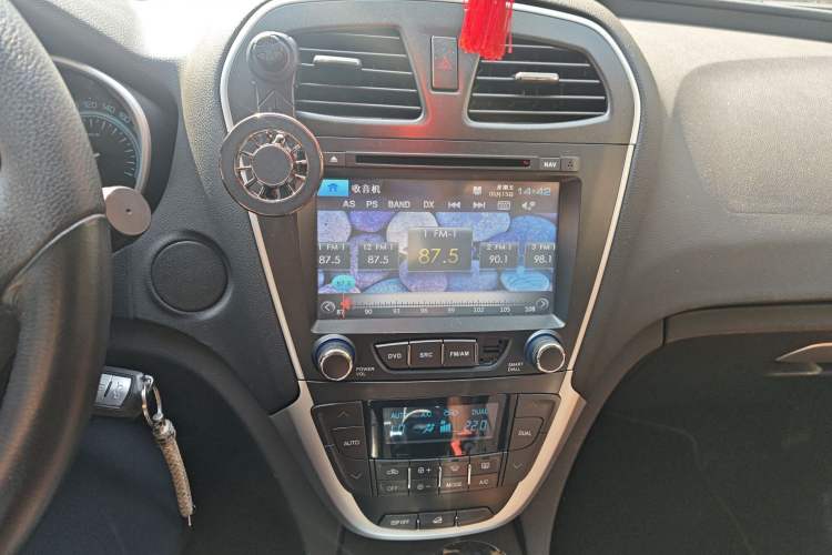 Used GAC Trumpchi GS5 2013 1.8T Automatic Two-Wheel Drive Elite Edition Audio And AC Panel