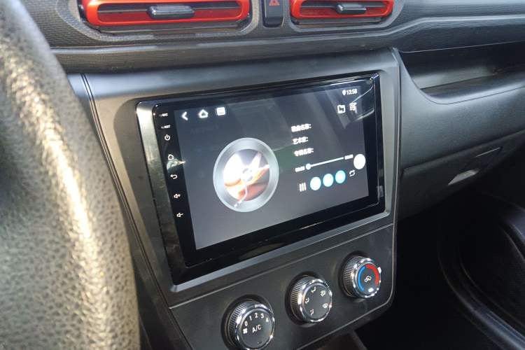 Used Dongfeng Fengon 380 2022 1.5L Standard Edition 7-Seater Passenger Vehicle