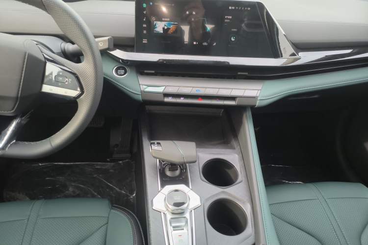 Used Changan UNI-V iDD 2024 Blue Whale Smart Electric iDD 136km ZhiKu Model