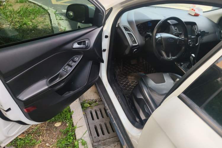 Used Ford Focus 2015 Sedan 1.6L Automatic Trend Model
