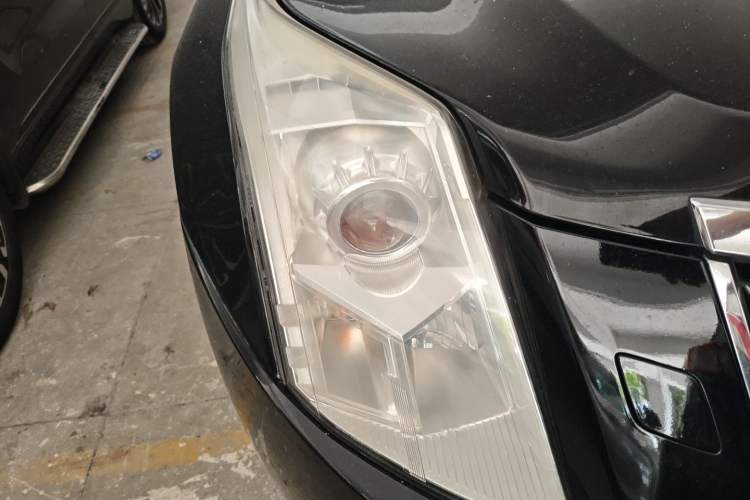 Used Cadillac SRX 2014 3.0L Elite Model Right Front Headlight