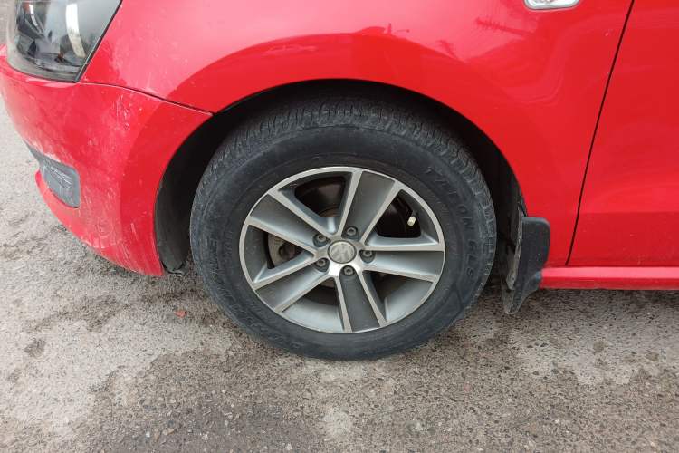 Used Volkswagen Polo 2013 1.4L Manual Fashion Edition Left Front Wheel Hub