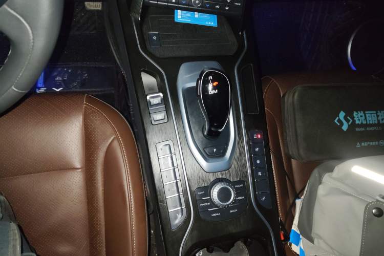 Used Wey VV6 2021 2.0T Two-Wheel Drive Smart Plus