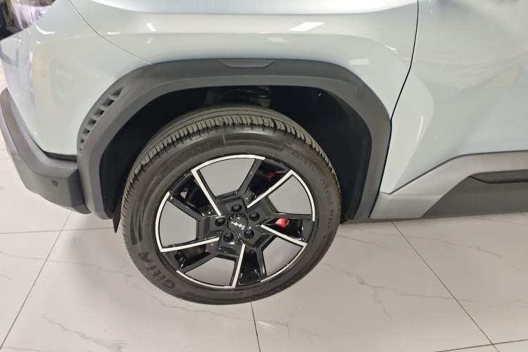 Used Formula Leopard Titanium 3 2025 501KM All-Wheel Drive Intelligent Driving Ultra Version Left Front Wheel Hub