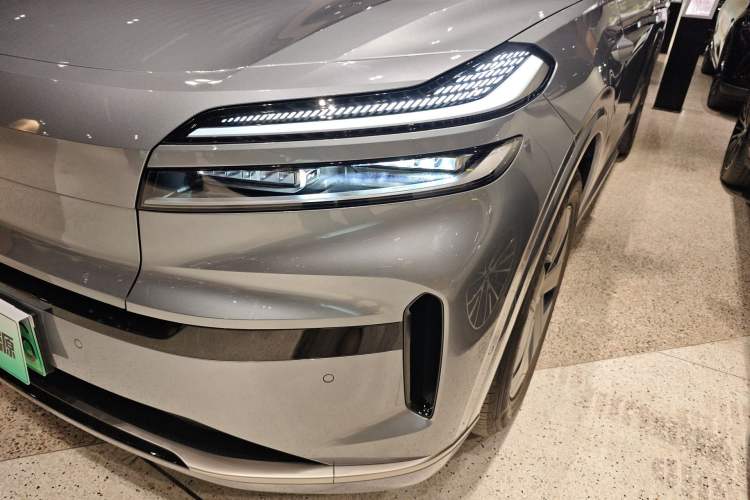 Used ONVO Luxeed L90 2025 Model—Max Six-Seater Version Left Front Headlight