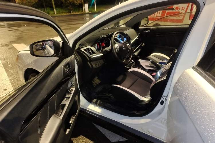 Used Mitsubishi Lancer EX 2016 1.8L Manual Black-and-White Retro Edition