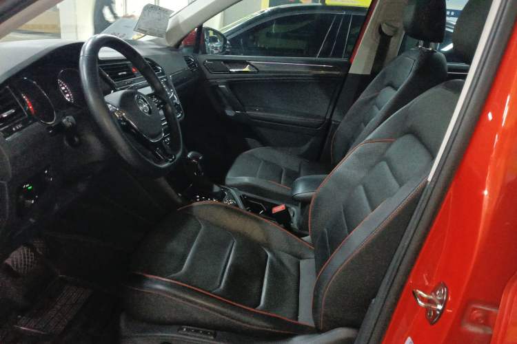 Used Volkswagen Tiguan L 2017 380TSI Automatic All-Wheel Drive Supreme Flagship Edition Left Front Seat