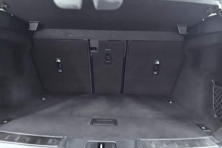 Used Land Rover Range Evoque 2023 Aurora L 249 PS Luxury Edition Trunk