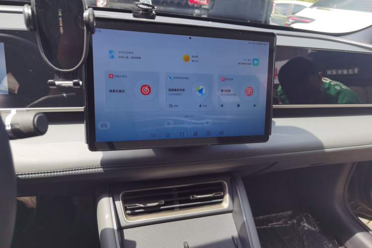 Used BYD Qin L 2024 DM-i 120KM Beyond Model Audio And AC Panel