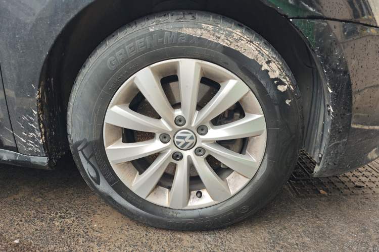 Used Volkswagen Passat 2014 1.8TSI Automatic Prestige Edition Right Front Wheel Hub