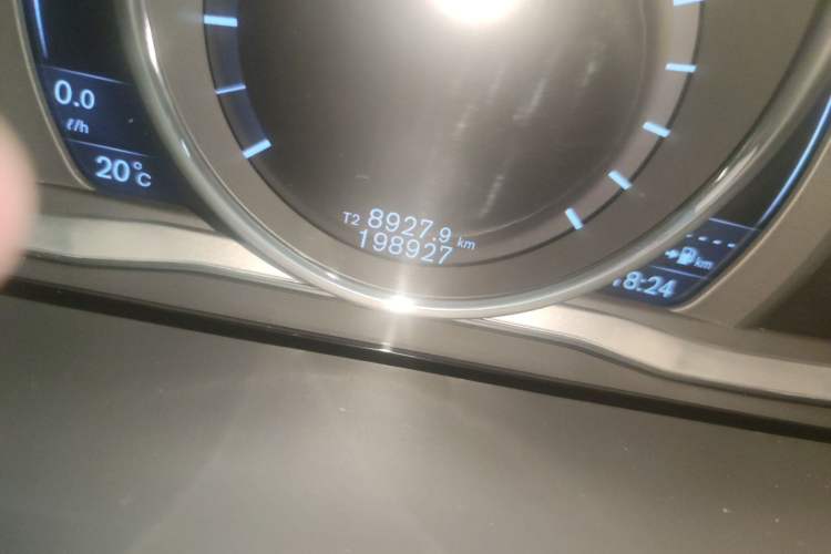 Used Volvo S60 2014 S60L T5 Intelligent Drive Edition Odometer Close Up