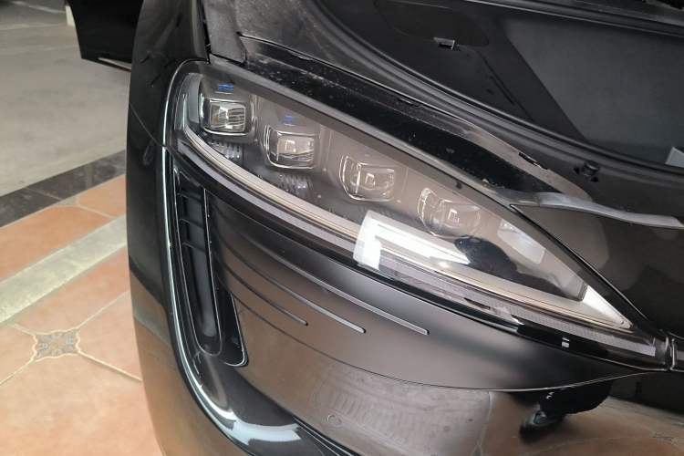 Used Hima Luxeed R7 2024 All-Electric 802 km Max Right Front Headlight