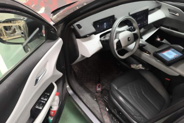 Used CHANGAN UNI-Z New Energy 2024 Blue Whale Smart Electric iDD 125km Beyond Edition
