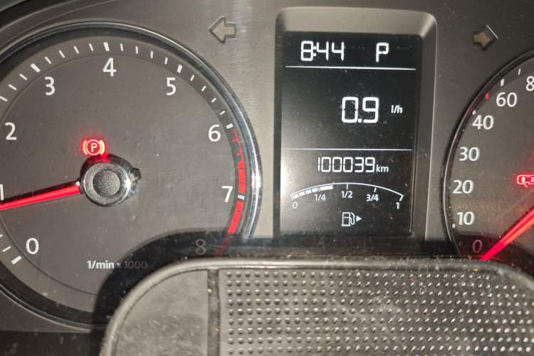 Used Volkswagen Lavida 2013 1.6L Automatic Comfort Edition Odometer Close Up