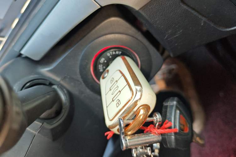 Used Roewe 350 2015 1.5L Manual Luxury Sunroof Edition
