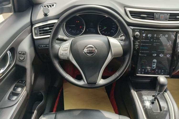 Used Nissan X-Trail 2015 2.0L CVT Comfort MAX Edition 2WD Steering Wheel