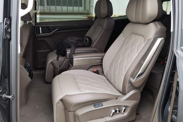 Used Volkswagen Viloran 2024 380TSI Premium Edition