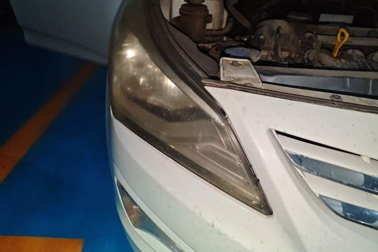 Used Hyundai Verna Ray 2014 1.4L Manual GLX Right Front Headlight