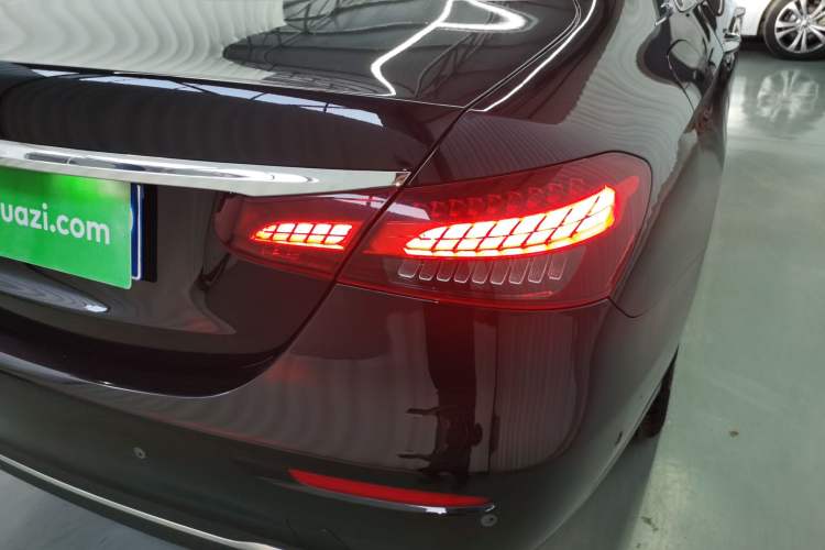 Used Mercedes-Benz E-Class 2023 Updated E 300 L Fashion Edition Right Rear Taillight