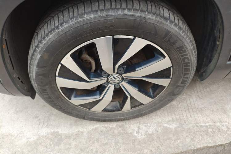 Used Volkswagen Tayron 2020 330TSI Two-Wheel Drive Luxury Smart Connectivity Version Left Front Wheel Hub