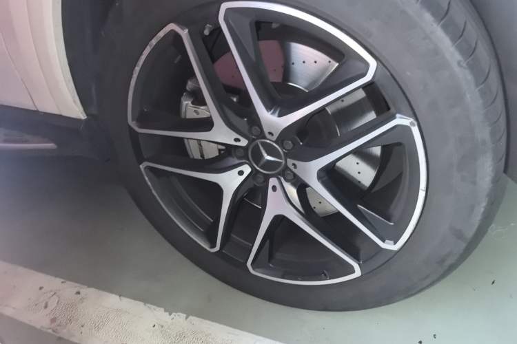 Used Mercedes-Benz GLE AMG 2020 AMG GLE 53 4MATIC+ Right Front Wheel Hub