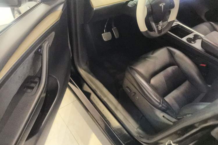 Used Tesla Model Y 2021 Standard Range Rear-Wheel Drive Version