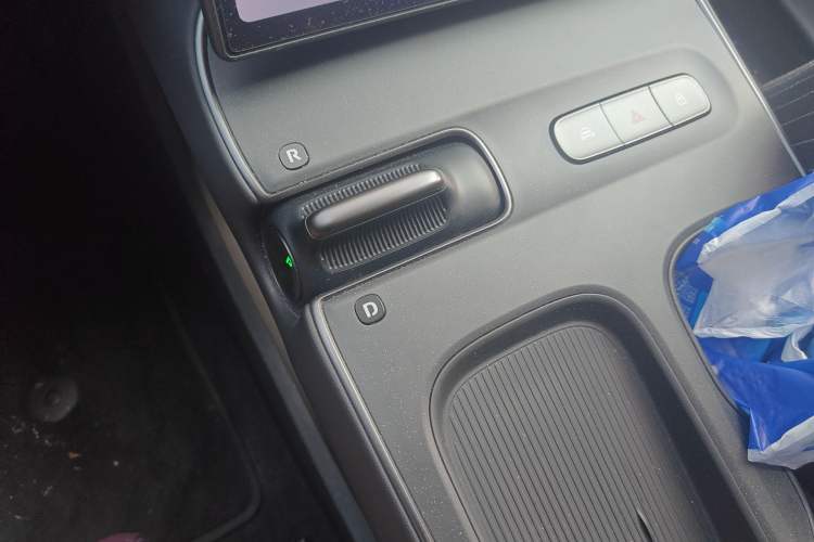 Used Nio ET5T 2023 75 kWh Touring Gear Lever