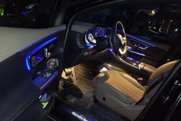 Used Mercedes-Benz EQE SUV 2024 500 4MATIC Luxury Edition Driver Seat