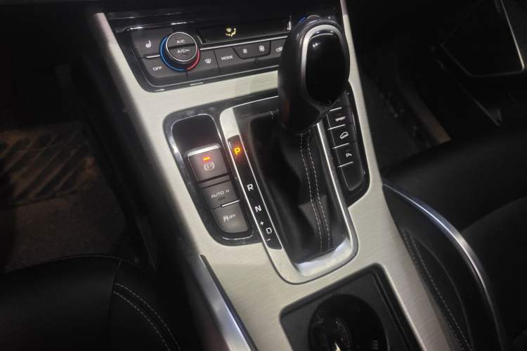 Used Geely Auto Emgrand X7 Sport 2018 1.8TD Automatic Two-Wheel Drive Smart Connect 4G Internet Edition
