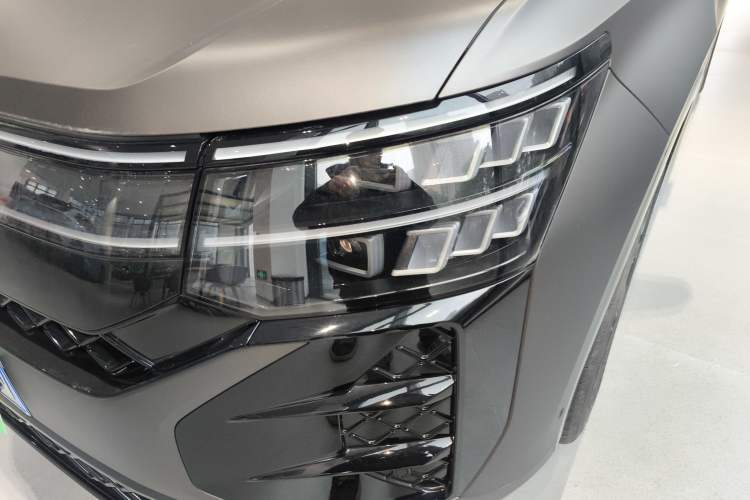 Used Volkswagen Teramont 2025 Tiguan Pro 450TSI Four-Wheel Drive Summit Edition
