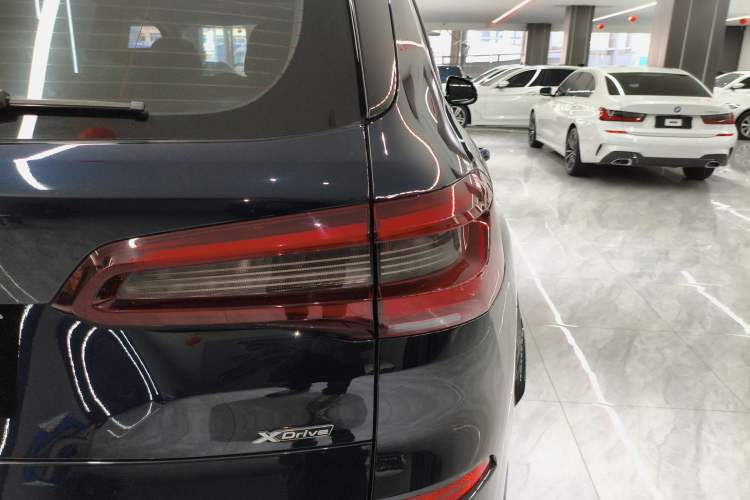 Used BMW X5 2022 xDrive 30Li Luxury M Sport Package