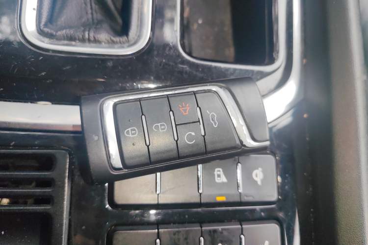 Used GAC Trumpchi GS8 2017 320T Two-Wheel Drive Luxury Smart Connectivity Version (7 Seats)
