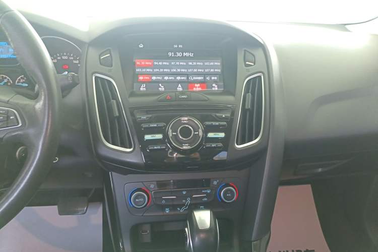 Used Ford Focus 2017 Hatchback 1.6L Automatic Fashion Edition Smart Drive Version
