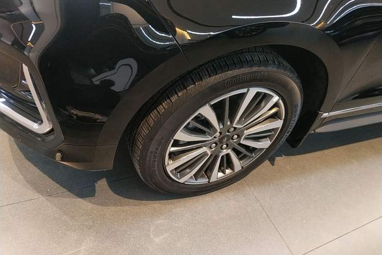 Used Ford Edge 2021 PLUS EcoBoost 245 Two-Wheel-Drive Titanium 7-Seater Left Front Wheel Hub