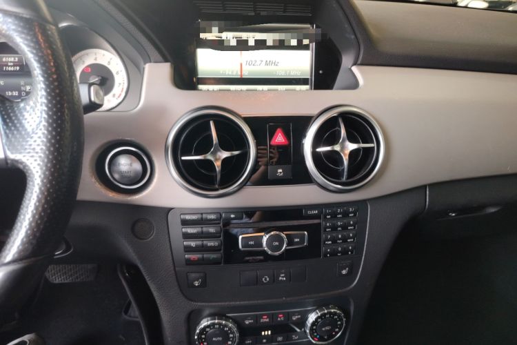 Used Mercedes-Benz GLK-Class 2015 GLK 300 4MATIC Fashion Edition Ultimate Version Audio And AC Panel