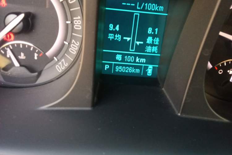 Used Buick GL8 2018 28T Luxury Model China VI Standard Odometer Close Up