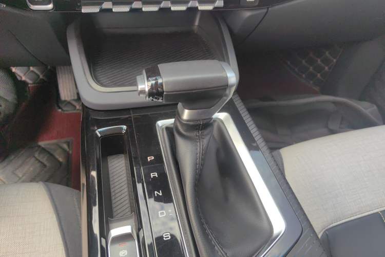 Used Baojun RM-5 2019 1.5T CVT 24-Hour Online Luxury Version 6 Seats Gear Lever