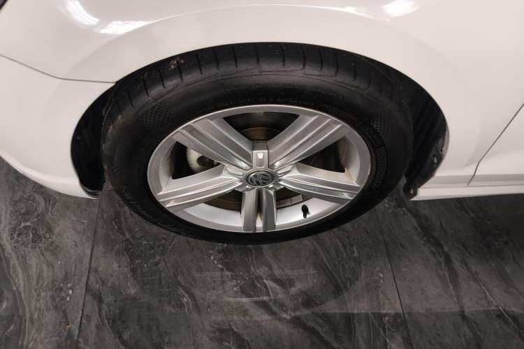 Used Volkswagen Lamando 2015 280TSI DSG Comfort Edition Left Front Wheel Hub