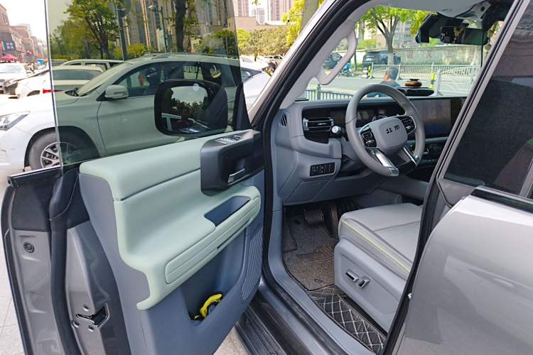 Used BAIC Off-Road BJ40 2024 2.0T All-New Blade Hero Edition Climber
