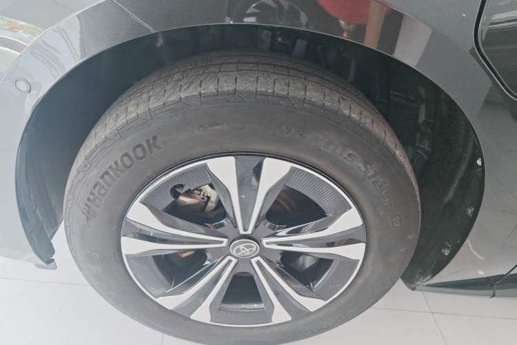 Used Toyota FAW bZ4X 2022 Four-Wheel-Drive High-Performance PRO Edition Left Front Wheel Hub