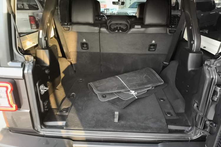 Used Jeep Wrangler 2019 2.0T Sahara Four-Door Version China VI Emission Standard