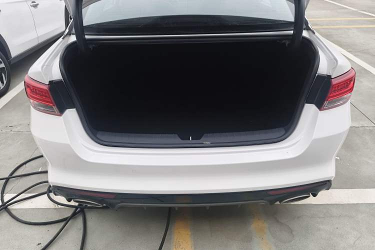 Used Kia K5 2016 1.6T Automatic LUX Trunk