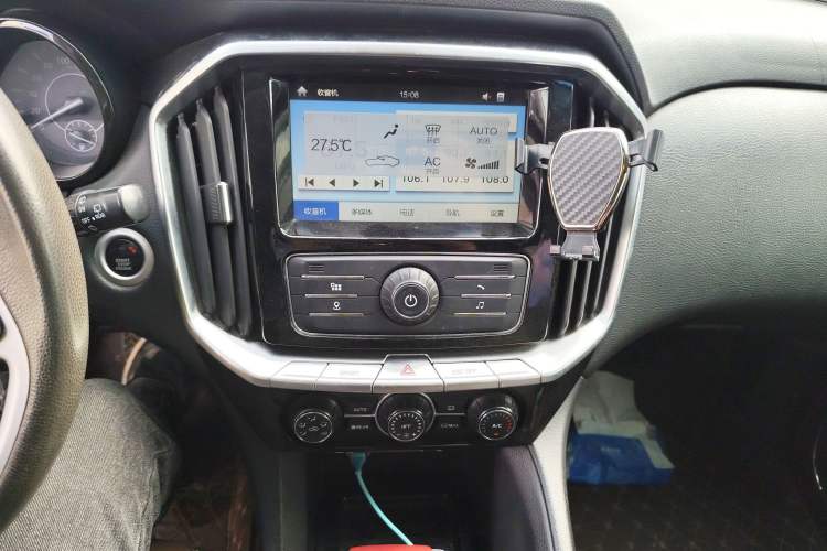 Used JMC Yusheng S350 2017 2.0T Automatic 2WD Diesel Luxury Version with Sunroof 7 Seats
