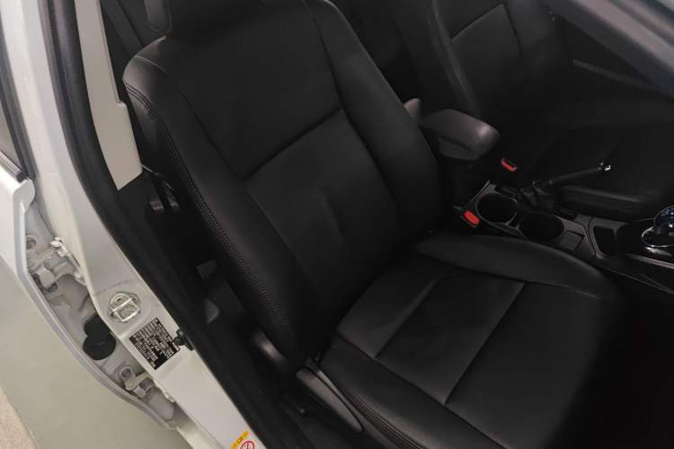 Used Toyota Levin 2016 Dual-Engine 1.8H GS E-CVT Elite Model with Sunroof Right Front Seat