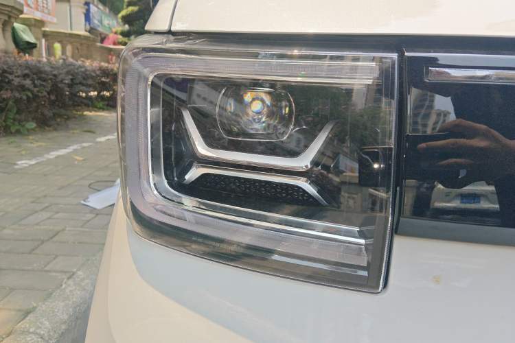 Used Wuling Hongguang MINIEV 2022 GAMEBOY 200km Gaming Edition with Lithium Iron Phosphate Right Front Headlight