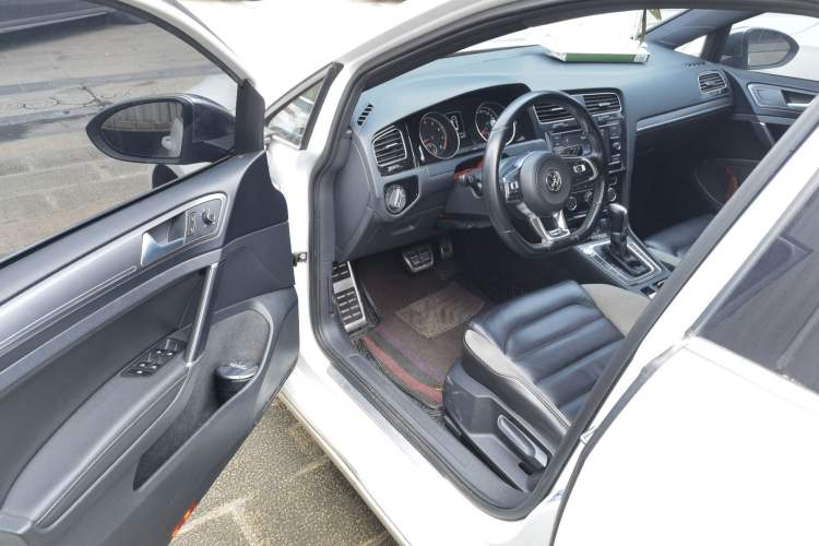 Used Volkswagen Golf 2017 280TSI Automatic R-Line Million-Vehicle Commemorative Edition
