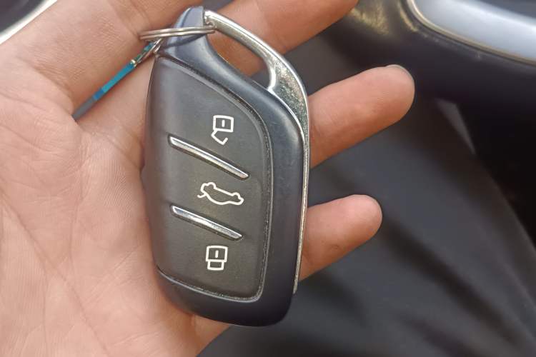 Used Roewe i6 MAX New Energy 2022 EV 600 Grand Touring Edition with Skyroof
