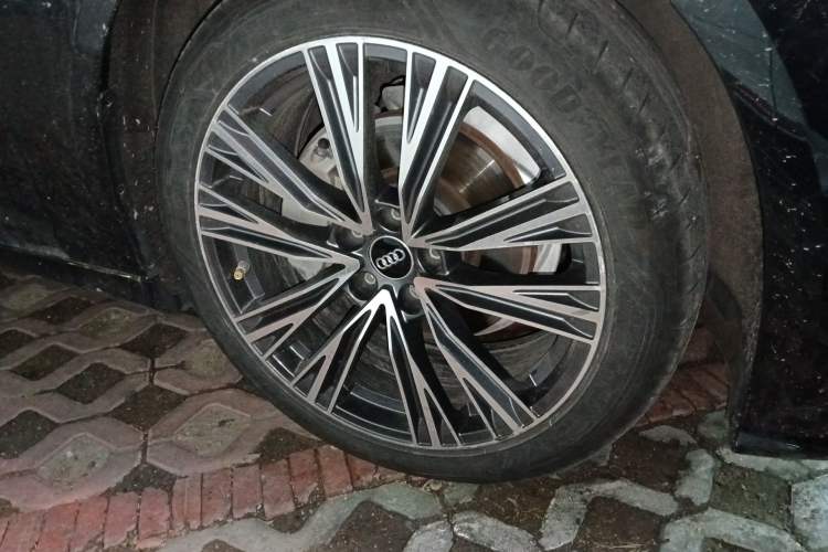 Used Audi A6L 2023 40 TFSI Luxury Dynamic Model Right Front Wheel Hub