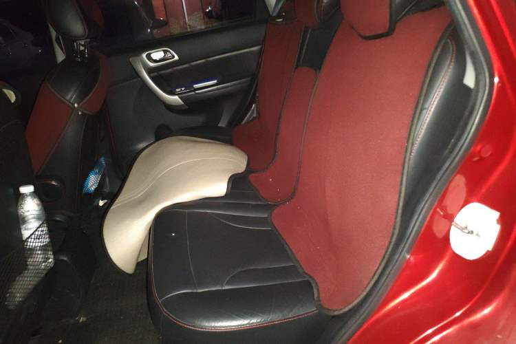 Used Haval H6 2013 Upgraded Model 2.4L Automatic Two-Wheel Drive Prestige Version
